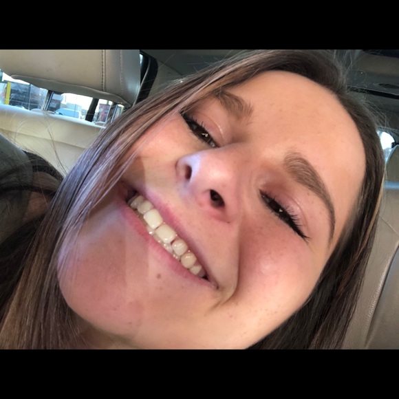 Meet your Posher, Ashley - Picture 2 of 5